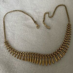 This is a beautiful choker is about 18 inches long is 925. Gold color.